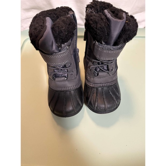 Cat and Jack Snow boots size 7 Thermolite - Picture 1 of 5